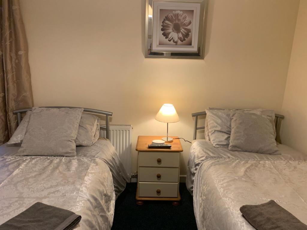 Budget Rooms Inverness Ngoại thất bức ảnh